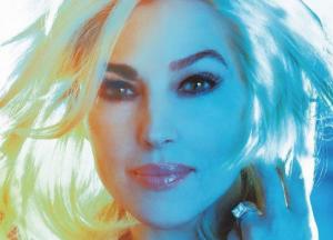 Моника Белуччи перевоплотилась в блондинку для обложки французского глянца (фото)