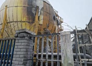 У Дніпрі прибрали з дороги 300 тонн олії з американського заводу, куди прицільно вдарили росіяни (відео)