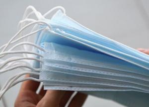 На Буковине мужчина продавал просроченные маски и антисептики