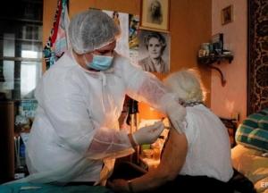 Минздрав начинает вакцинацию пенсионеров в селах