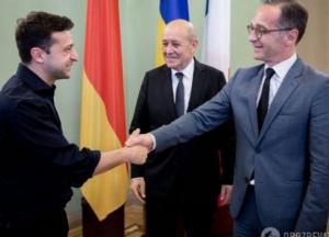 Зеленского раскритиковали за неопрятный внешний вид (фото)