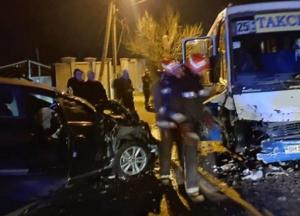Под Одессой легковушка влетела в маршрутку: восемь пострадавших
