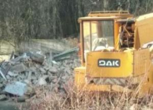 В Киеве на территории школы прогремел взрыв (фото)