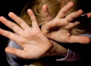 В Киеве будут судить мужчину, который жестоко избил 4-летнюю девочку