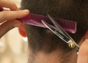 Когда в Украине возобновят работу парикмахерские и магазины: названа дата