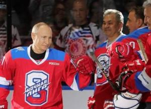 "Еле держится на коньках": Путина высмеяли из-за конфуза на хоккейном матче (видео)