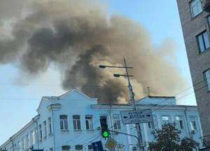 В Киеве возле метро Олимпийская вспыхнул серьезный пожар (фото)
