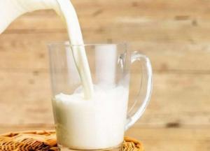 Медики назвали напиток, который утоляет жажду лучше, чем вода