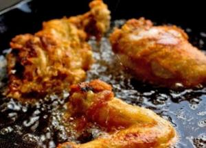 Медики выяснили связь между употреблением жареной пищи и инфарктами