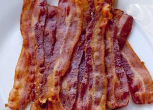 Врачи назвали самый опасный продукт, который вызывает развитие рака