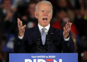 Байден впервые победил на праймериз демократов в США