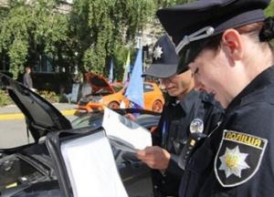 Водій не зобов'язаний передавати документи в руки поліцейському