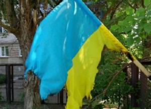 В Запорожье вандалы осквернили флаг Украины (видео)
