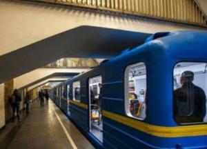 В киевском метро пассажиры устроили кровавую драку прямо в вагоне (видео)