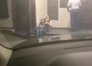 Размахивал оружием и лез в драку: пьяный прокурор устроил дебош возле ресторана в Черкассах (видео)