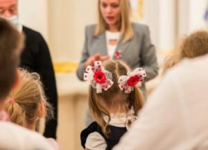 В отреставрированном Мариинском дворце начали проводить экскурсии на жестовом языке