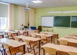 Дистанционка и каникулы: как будут работать школы в Украине в связи с новым всплеском COVID-19