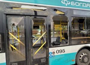 У Сумах під час атаки РФ пошкоджено тролейбус з людьми, є поранені