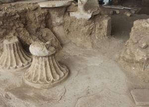 Археологи обнаружили мебель, которой больше тысячи лет