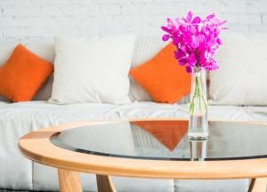 Журнальный столик в современном интерьере: выбираем удобный и стильный вариант