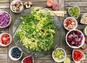 Врачи назвали «отравляющие» кишечник продукты