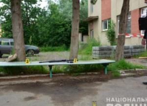 На Львовщине мужчина стрелял посреди улицы из автомата (фото)