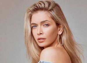 Певица Вера Брежнева снялась топлес