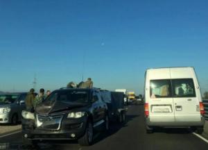Жесткое ДТП в Крыму: колонна военной техники РФ смяла внедорожник (фото)