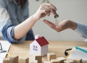 Сироты старше 23 лет смогут получать жилье вне очереди: закон ввели в действие
