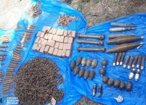 В Донецкой области обнаружили тайник с оружием и боеприпасами