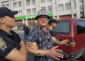 В Одессе блогер на митинге укусил активиста за нос