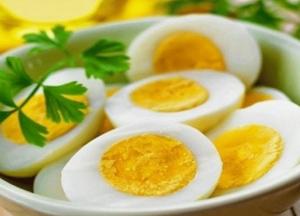 Можно ли есть яйца на завтрак: ответ медиков