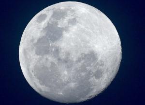 Астрономы расшифровали историю Луны по кратерам (фото)