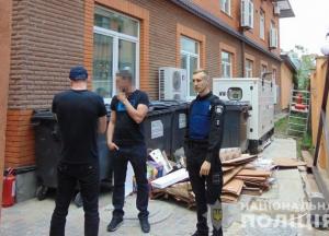 В Киеве пытались захватить гостиничный комплекс: есть пострадавшие (видео)