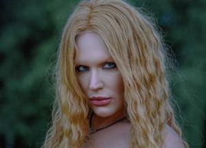 Травести-дива Монро похвасталась длинными ногами на эффектных снимках (фото)