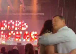 В сеть попало видео с танцующим Ляшко на концерте Успенской (видео)