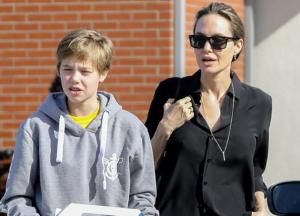 Дочь Джоли и Брэда Питта официально сменила имя на мужское