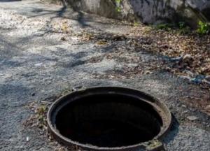 В Днепре ребенок упал в открытый 6-ти метровый люк (видео)