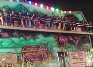 В Таиланде людей выбросило из аттракциона на высокой скорости (видео) 