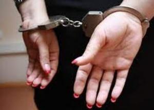 Воровали золото у пенсионеров: в Киеве задержали двух "гадалок"