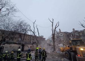 Росія вдарила "Іскандером" по багатоповерхівці в Краматорську, від будинку нічого не залишилось (фото, відео)