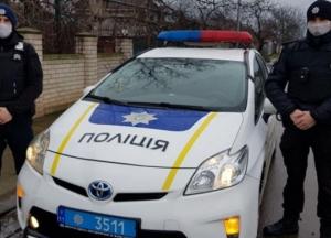 В Одессе мужчина посреди улицы порезал себе вены