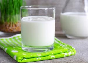 Медики рассказали, кому нельзя пить кефир