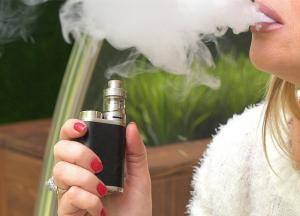 Ученые рассказали, чем вредны электронные сигареты