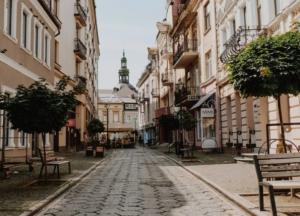 У центрі Івано-Франківська двоє п’яних молодиків побили нацгвардійця