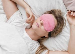 Медик рассказала, какая поза является идеальной для сна