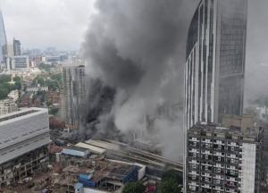 В Лондоне произошел сильный пожар на ж/д станции, есть пострадавшие (фото)