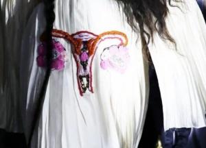 Вышивка с половыми органами: Gucci против запретов абортов в США (фото)