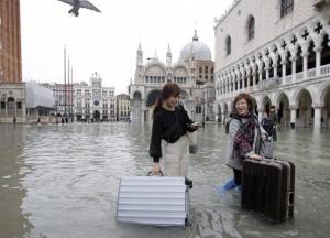 Самое сильное наводнение в Венеции за последние 50 лет: жуткие кадры 