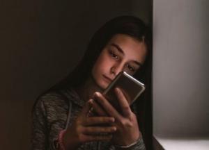 Современная молодежь самая одинокая: исследование